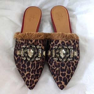 Crown Vintage Leopard print mules s8M